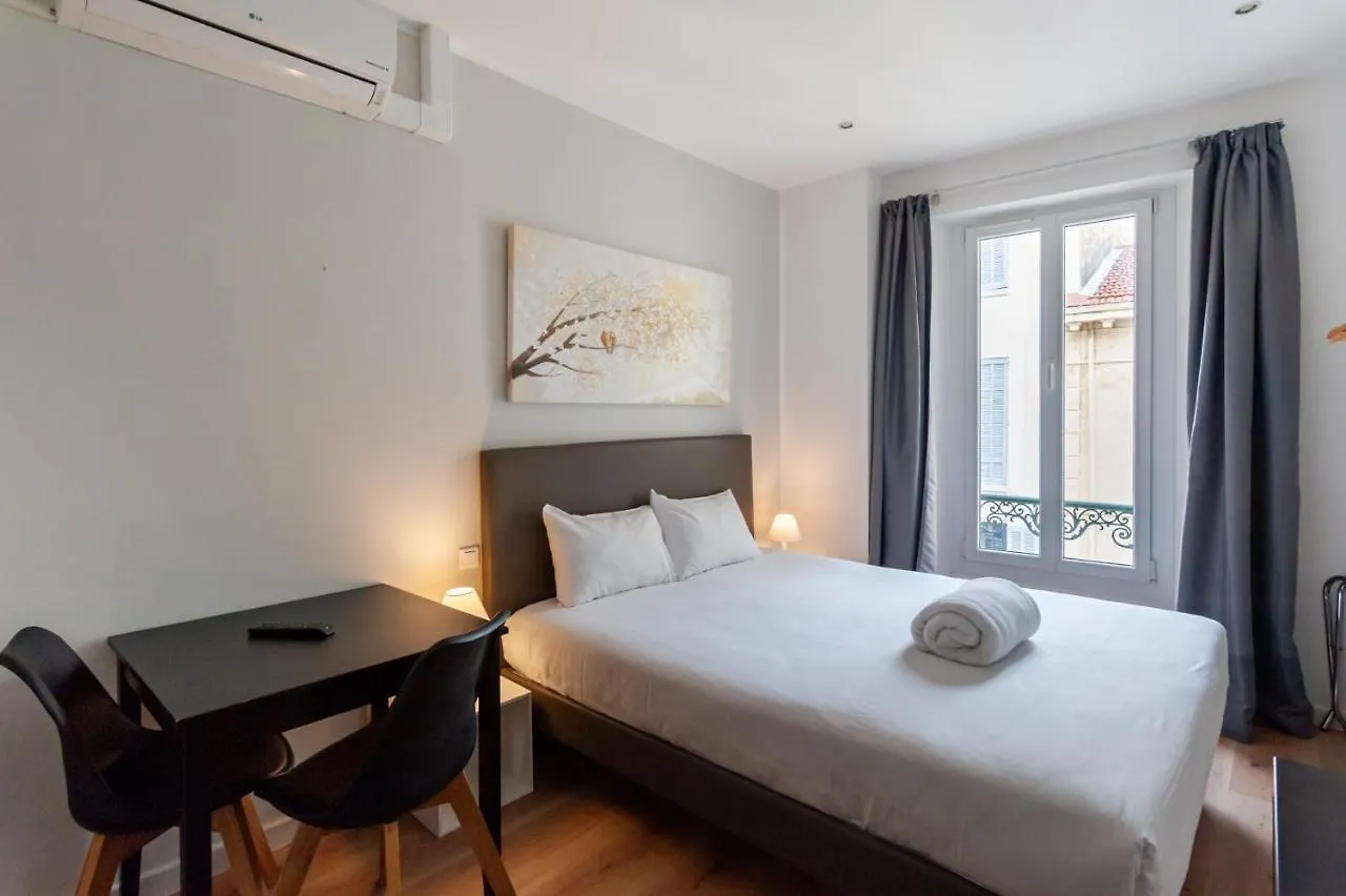 Hotel L'Hotera Cannes 2*,